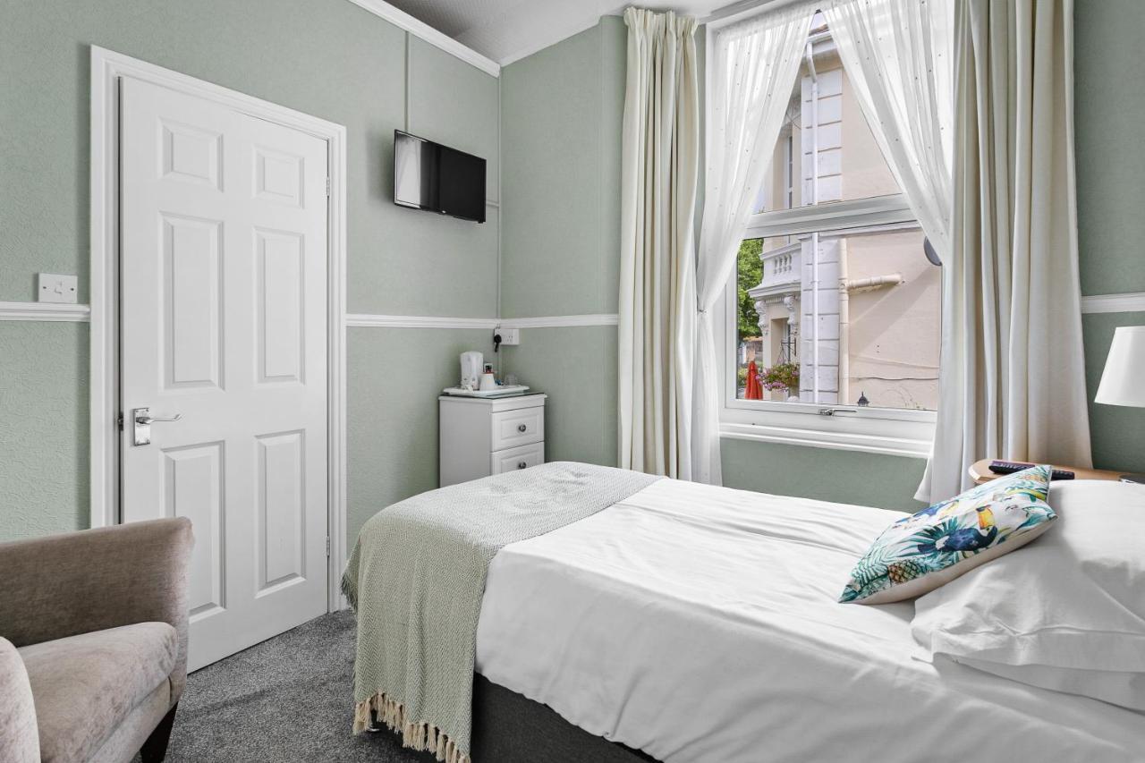 The Netley Bed & Breakfast Торки Стая снимка