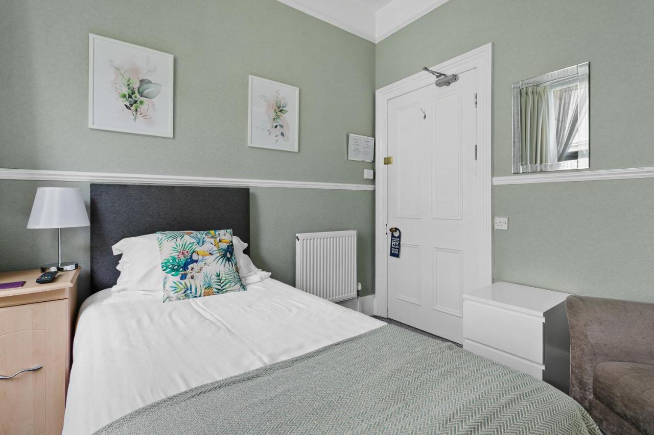 The Netley Bed & Breakfast Торки Екстериор снимка